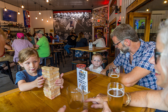 LOWT25-DisBatchBrewing-071525-onePhoto-10