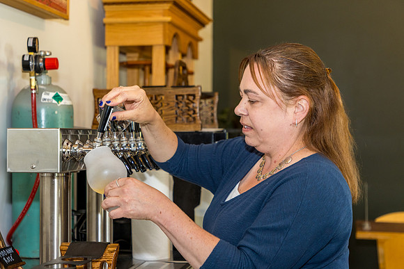 LOWT25-YoungSommerWinery-072325-onePhoto-07