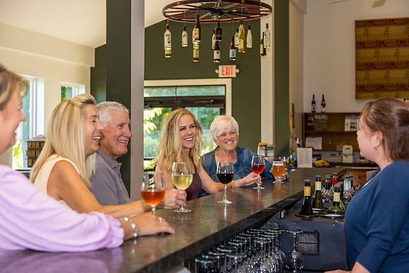 LOWT25-YoungSommerWinery-072325-onePhoto-11