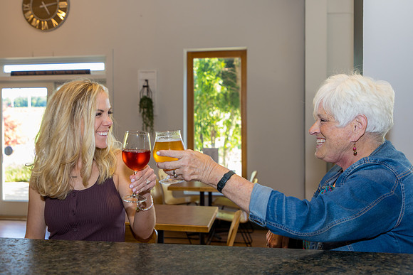 LOWT25-YoungSommerWinery-072325-onePhoto-13