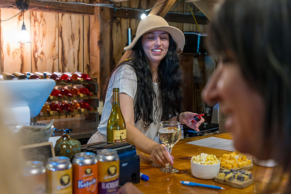 LOWT25-1891WineBarn-090525-onePhoto-04