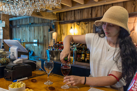 LOWT25-1891WineBarn-090525-onePhoto-01