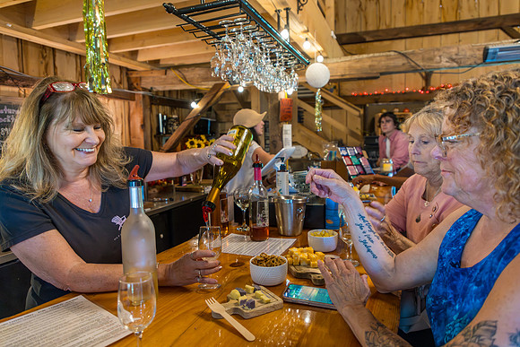LOWT25-1891WineBarn-090525-onePhoto-02