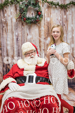 Santa-RCCommunityCenter2022-onePhoto-38
