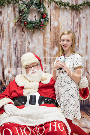 Santa-RCCommunityCenter2022-onePhoto-39