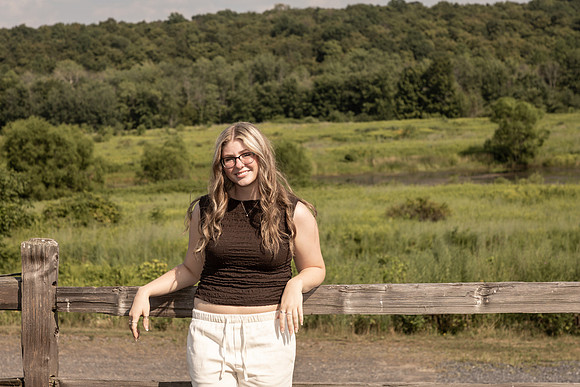 Maddie-ClassOf2026-081225-onePhoto-02