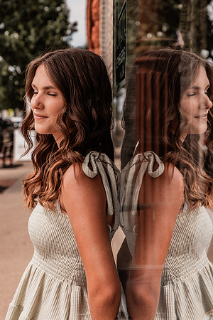 Alyssa2024-onePhoto-02