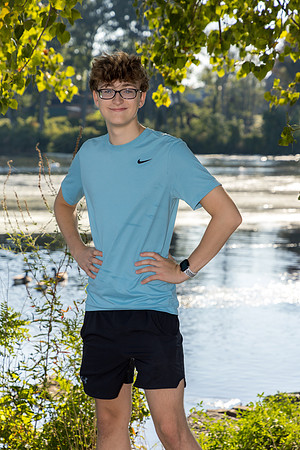 091624-Liam-ClassOf2025-onePhoto-16