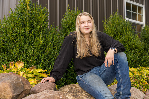 091824-Leah-ClassOf2025-onePhoto-15