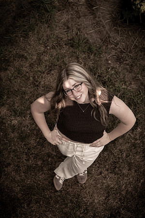 Maddie-ClassOf2026-081225-onePhoto-06