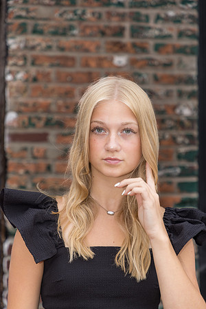 Reese-ClassOf2024-onePhoto-04