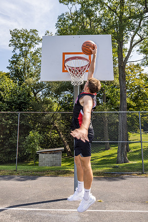 Tyler-ClassOf2024-onePhoto-18