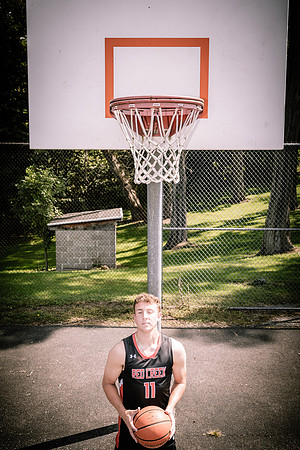 Tyler-ClassOf2024-onePhoto-19