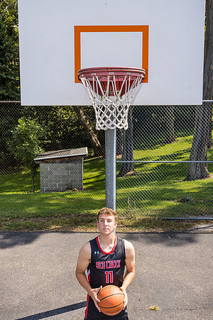 Tyler-ClassOf2024-onePhoto-20
