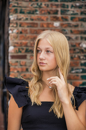 Reese-ClassOf2024-onePhoto-05