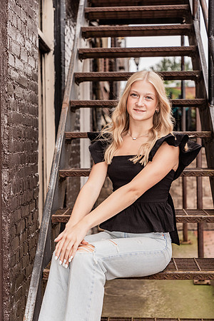 Reese-ClassOf2024-onePhoto-01