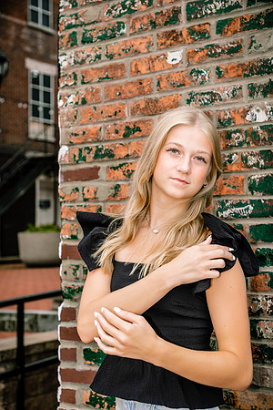 Reese-ClassOf2024-onePhoto-03