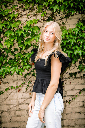 Reese-ClassOf2024-onePhoto-14