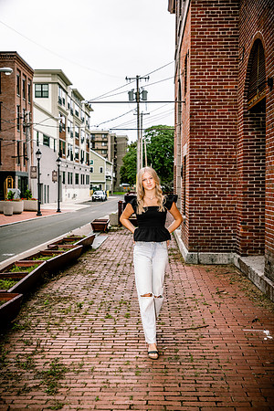 Reese-ClassOf2024-onePhoto-11