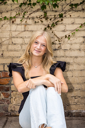 Reese-ClassOf2024-onePhoto-15