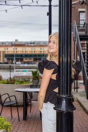 Reese-ClassOf2024-onePhoto-20