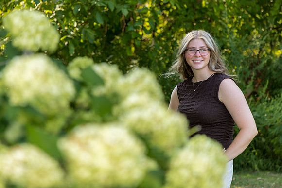 Maddie-ClassOf2026-081225-onePhoto-10