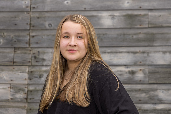 091824-Leah-ClassOf2025-onePhoto-19