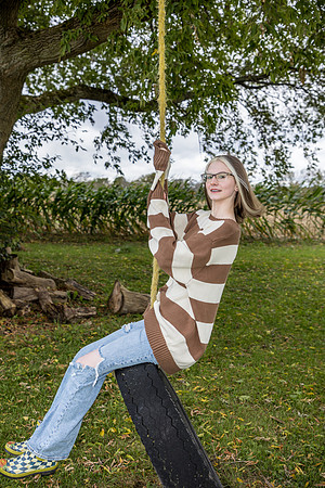 Elenore-ClassOf2024-onePhoto-02