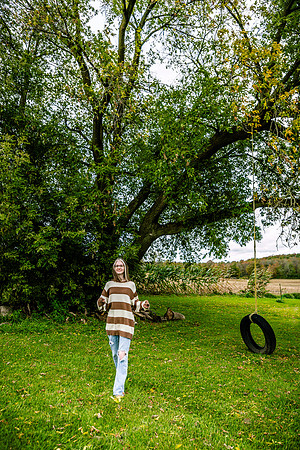 Elenore-ClassOf2024-onePhoto-03