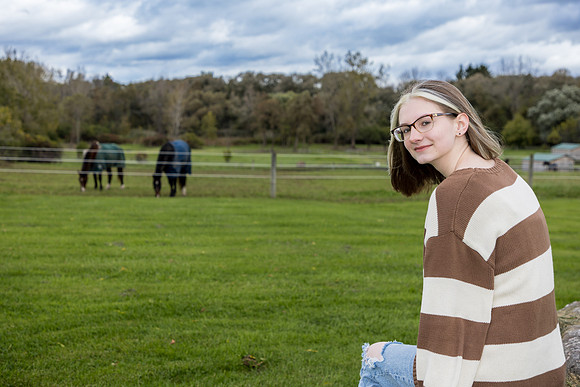 Elenore-ClassOf2024-onePhoto-07