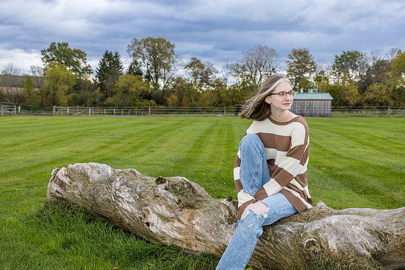 Elenore-ClassOf2024-onePhoto-08