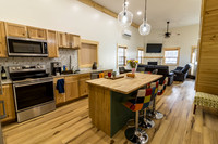 033024-HollysPlace-onePhoto-07