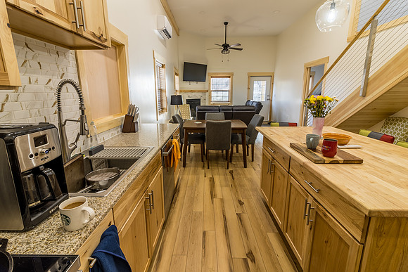 033024-HollysPlace-onePhoto-08