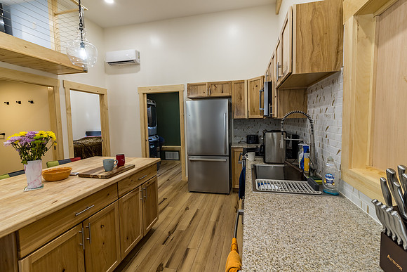 033024-HollysPlace-onePhoto-10