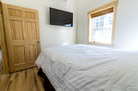 033024-HollysPlace-onePhoto-17