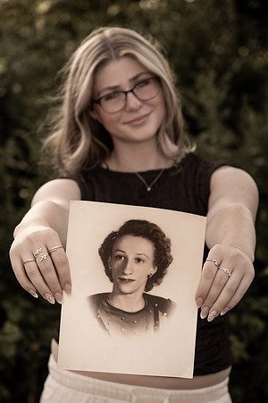 Maddie-ClassOf2026-081225-onePhoto-13