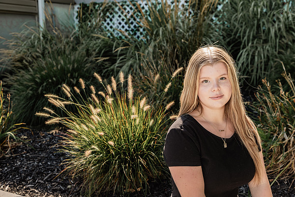 082724-Amanda-ClassOf2025-onePhoto-13