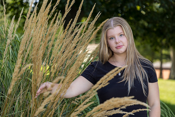 082724-Amanda-ClassOf2025-onePhoto-19