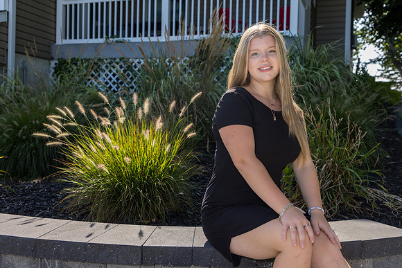 082724-Amanda-ClassOf2025-onePhoto-12
