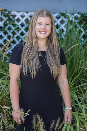 082724-Amanda-ClassOf2025-onePhoto-17