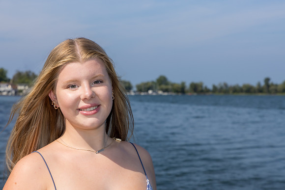082724-Amanda-ClassOf2025-onePhoto-02